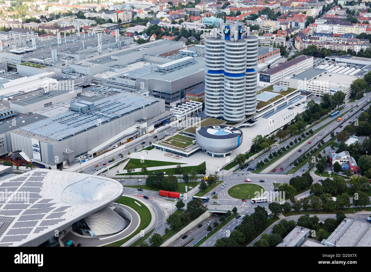 Erhöhte Ansicht des BMW AG Hauptsitz Seite, München, Upper Bavaria, Bayern, Deutschland, Europa Stockfoto