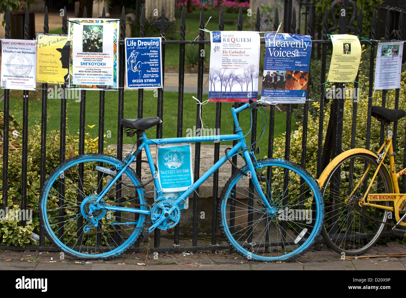 Blaue Fahrrad Cambridge Stockfoto