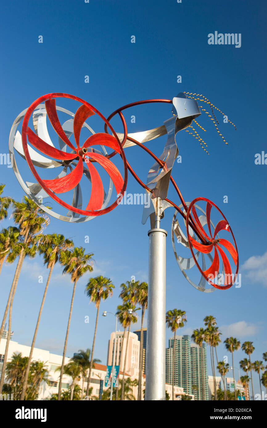 MEIN BIKE-SKULPTUR VON AMOS ROBINSON EMBARCADERO SKYLINE VON DOWNTOWN SAN DIEGO KALIFORNIEN USA Stockfoto