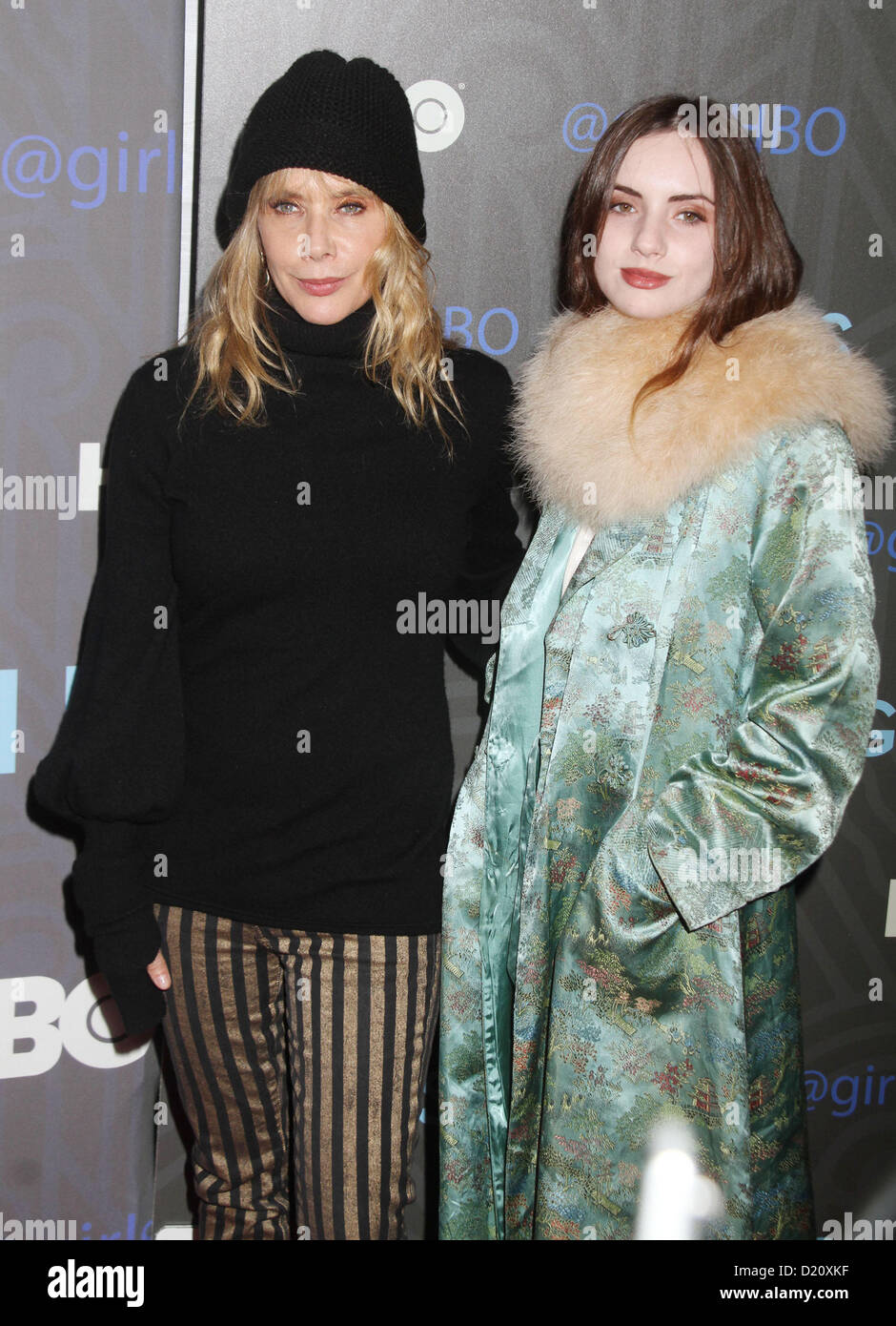 9. Januar 2013 - New York, New York, US - Schauspielerin ROSANNA ARQUETTE und ZOE SIDEL besuchen die New Yorker Premiere von der HBO-Fernsehserie "Girls" Staffel 2 an NYU Skirball Center statt. (Bild Kredit: Nancy Kaszerman/ZUMAPRESS.com ©) Stockfoto
