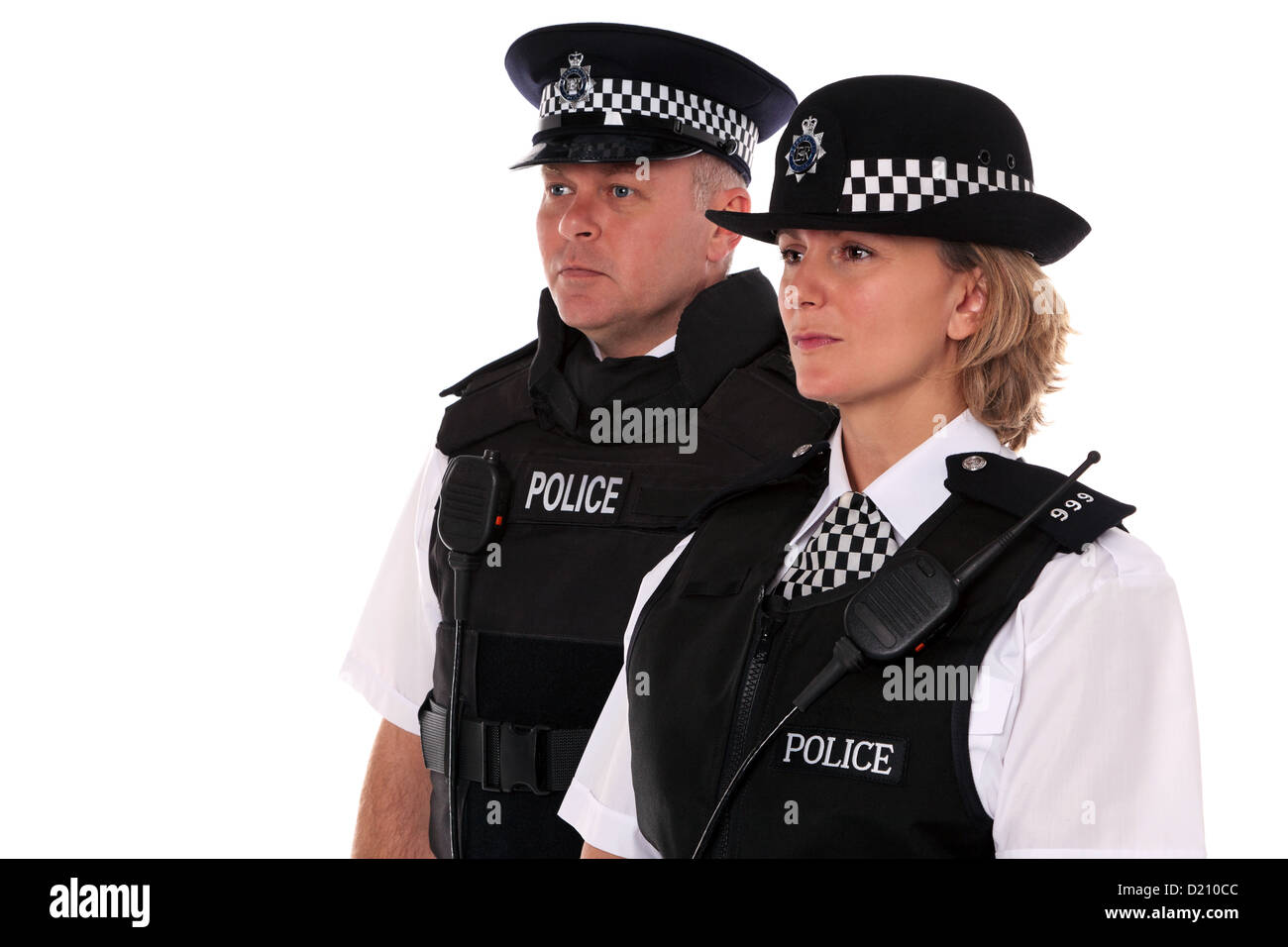 Studioaufnahme von männlichen und weiblichen britische Polizisten in Uniform mit Körper Rüstung. Stockfoto