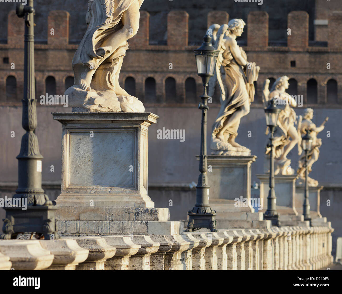 Statuen am Ponte Sant ' Angelo, Brücke des Hadrian, Rom, Latium, Italien Stockfoto