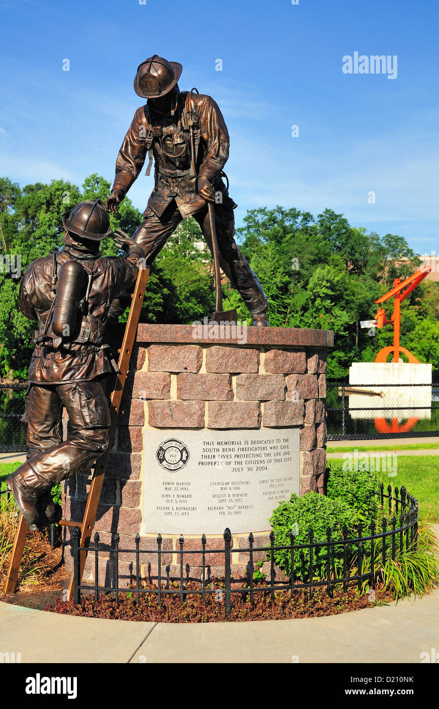 Denkmal der USA Indiana South Bend James R. Seitz Park South Bend Feuerwehrleuten, die bei der Ausübung ihrer Pflicht ums Leben gekommen Stockfoto