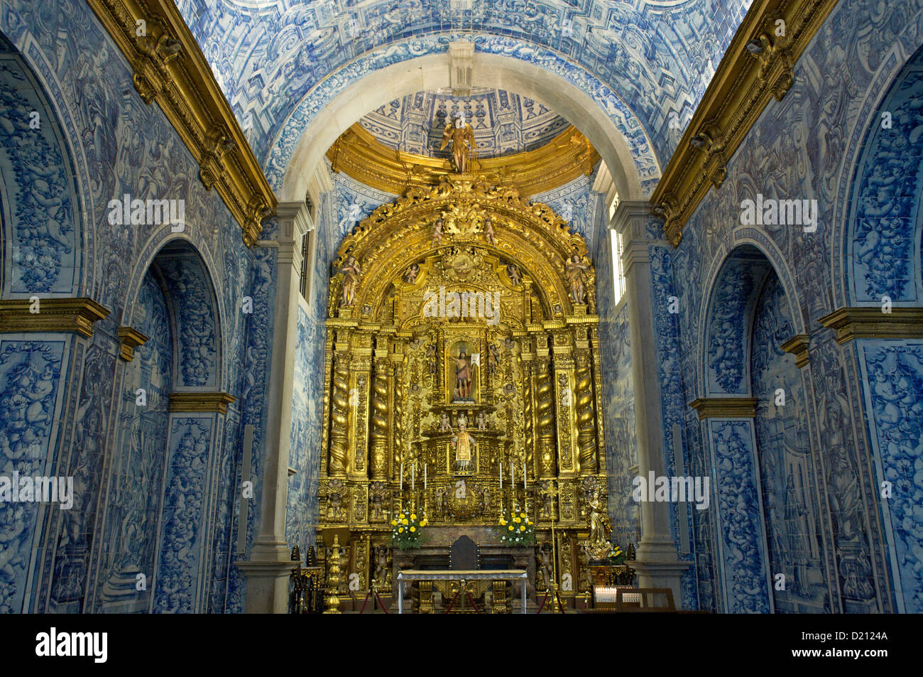 Die Kirche Igreja Sao Lourenco de Matos, Almancil, Barok Altar und blau handbemalt Fliesen, Azulejos, Algarve, Portugal, Europa Stockfoto