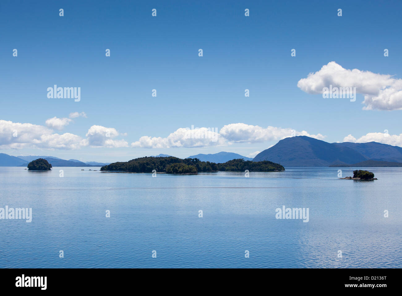 Inseln im Fjord passage, chilenische Fjorde, Magallanes y De La Antartica Chilena, Patagonien, Chile, Südamerika Stockfoto