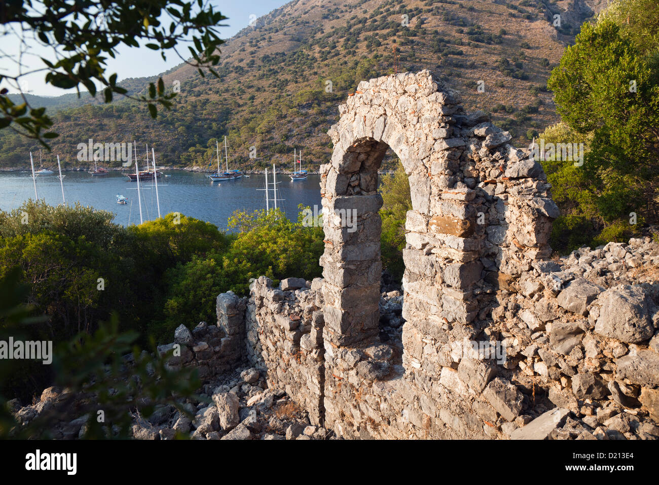 Ruinen der byzantinischen Kirche auf der Insel Gemiler, Lykische Küste, Mittelmeer, Türkei Stockfoto