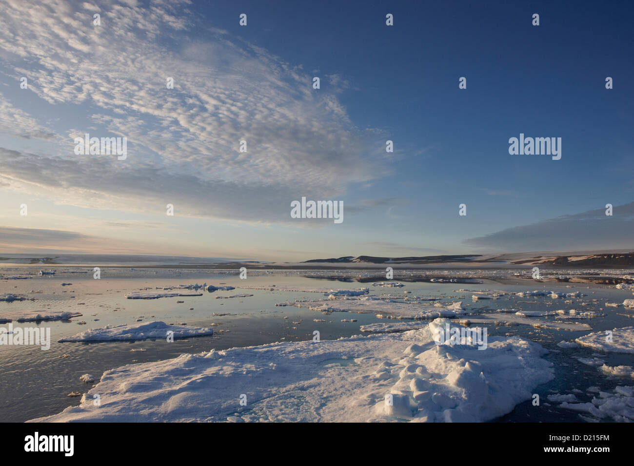 Packeis am Hinlopenstretet, Nordpolarmeer, Spitzbergen, Norwegen, Europa Stockfoto