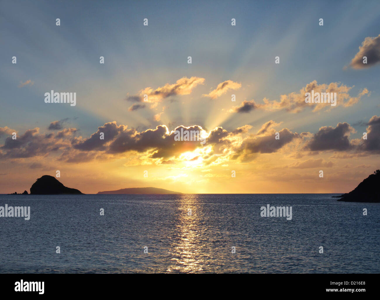 Sonnenuntergang über dem Meer, Camarines Norte, Luzon, Philippinen, Asien Stockfoto