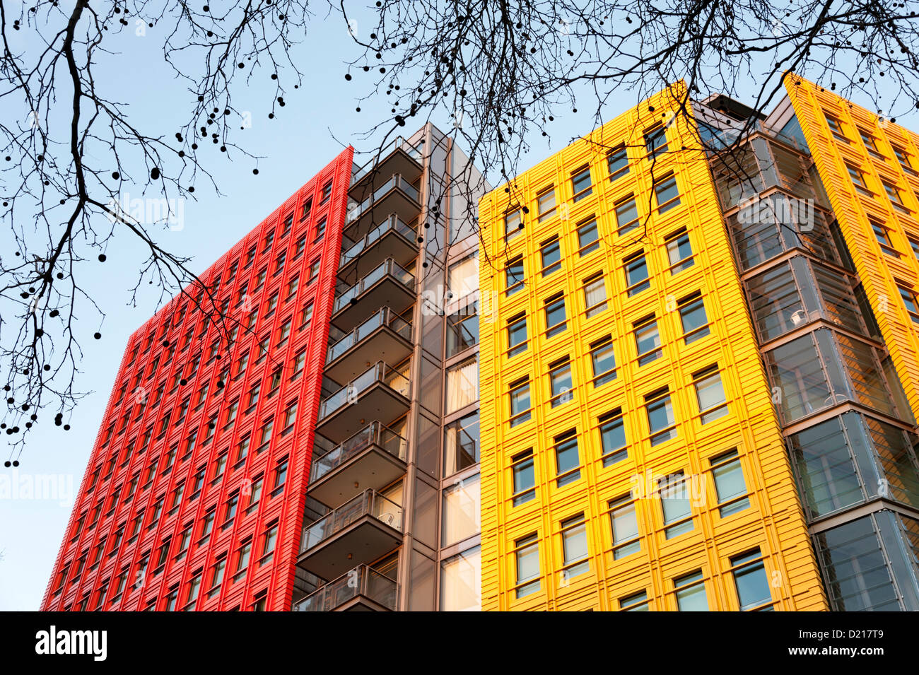 Die bunten Central Saint Giles Gebäude London entworfen vom italienischen Architekten Renzo Piano, sein erstes Werk in Großbritannien Stockfoto