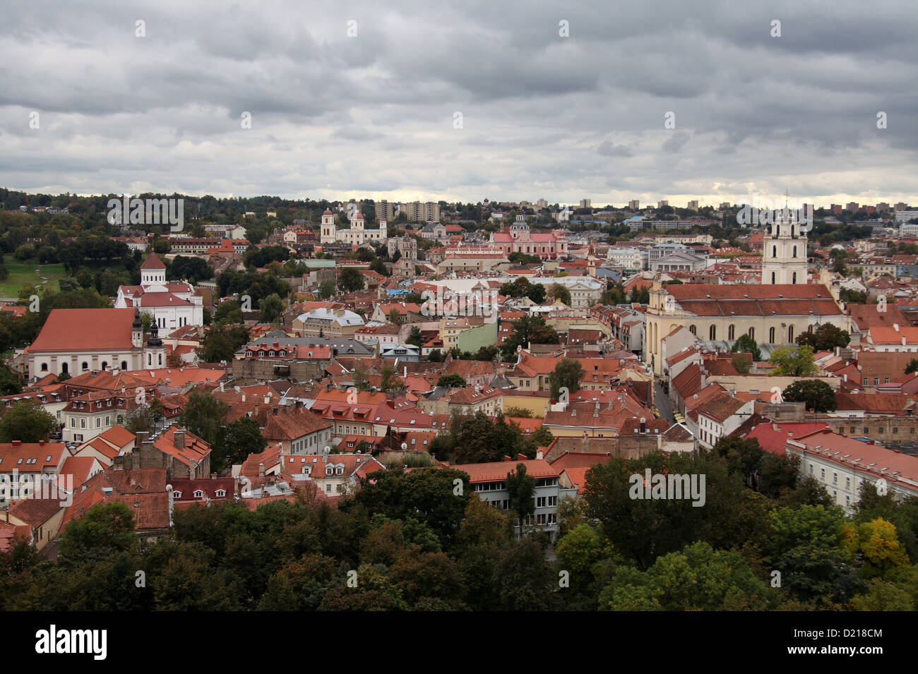 Blick auf die Altstadt von Vilnius in Litauen von Gediminas-Turm Stockfoto