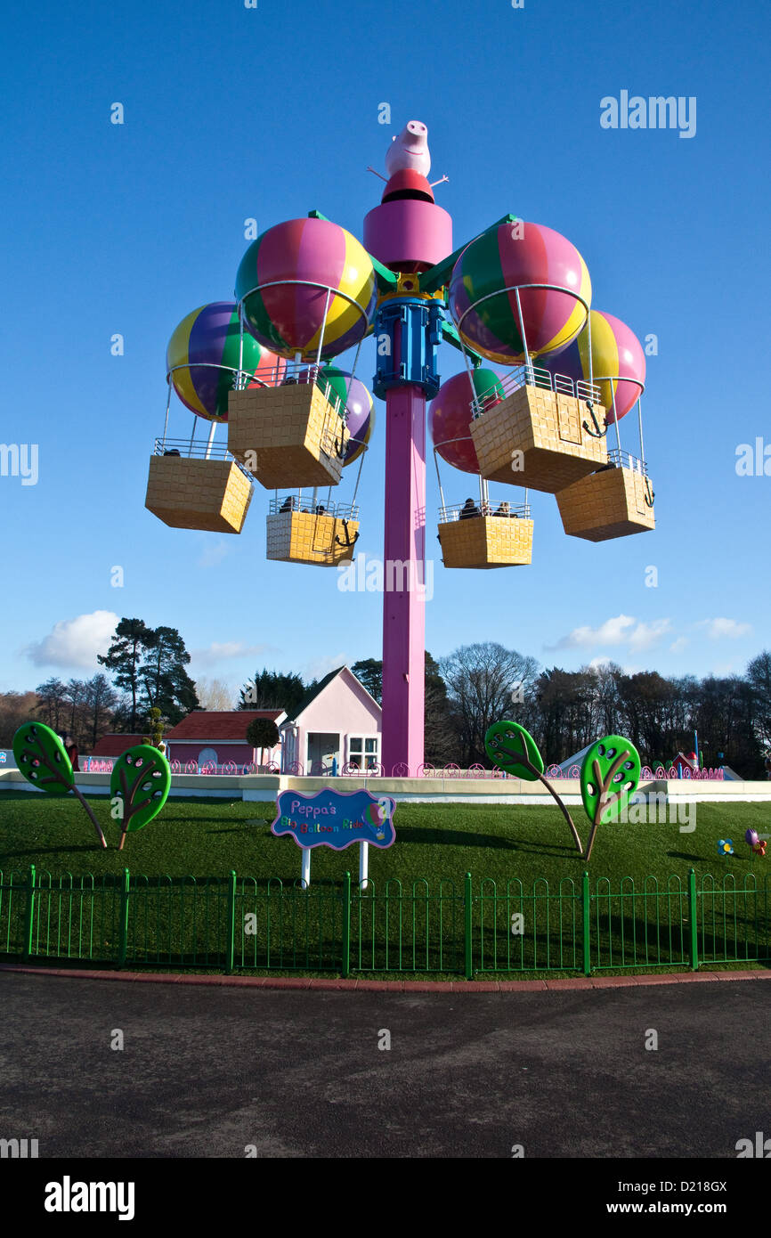 Peppa Schweine Ballonfahrt bei Peppa Pig Welt, Paultons Park, Southampton, England, Vereinigtes Königreich. Stockfoto