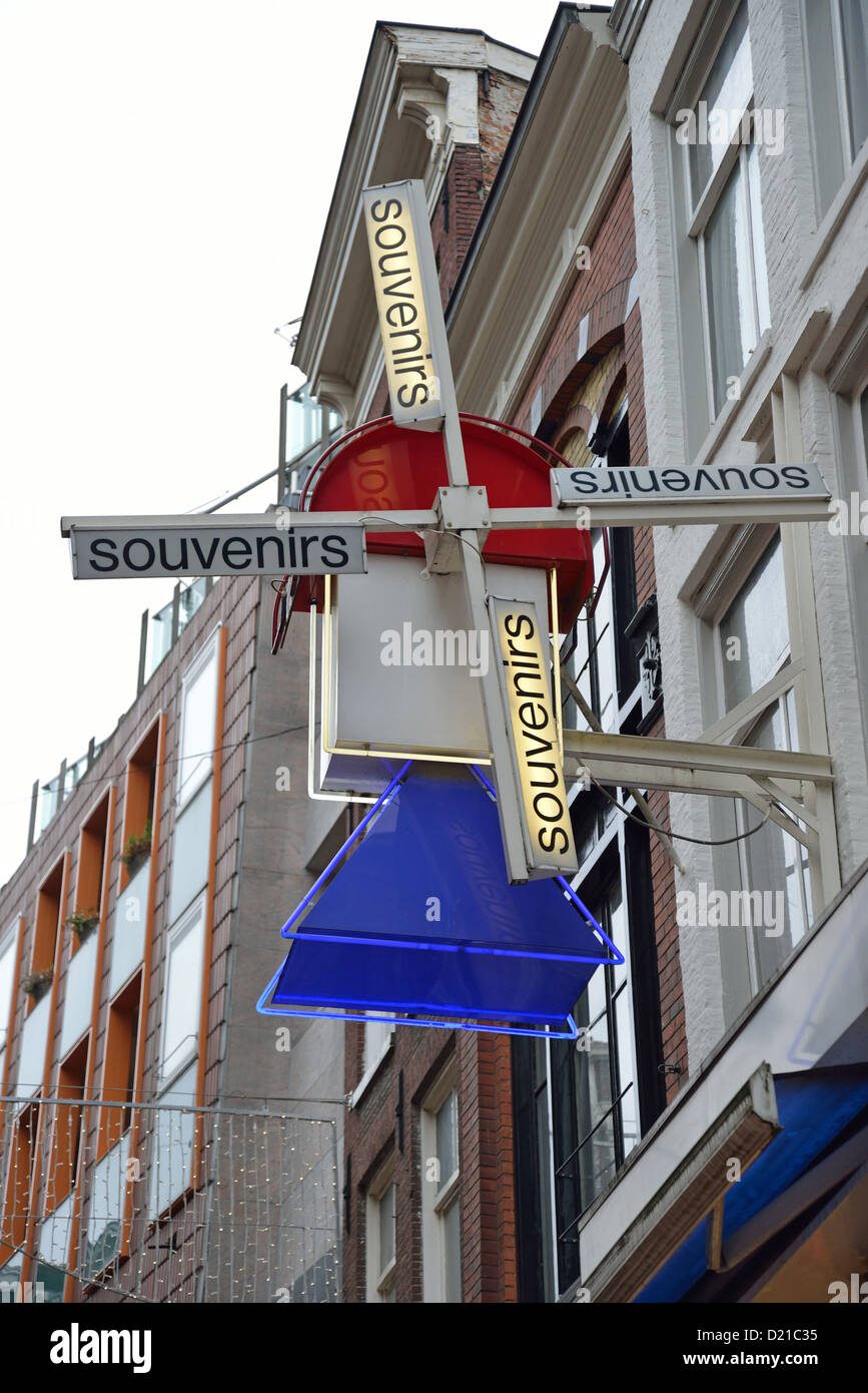 Souvenir Shop Windmühle Zeichen, Nieuwendijk, Amsterdam, Noord-Holland, Niederlande Stockfoto