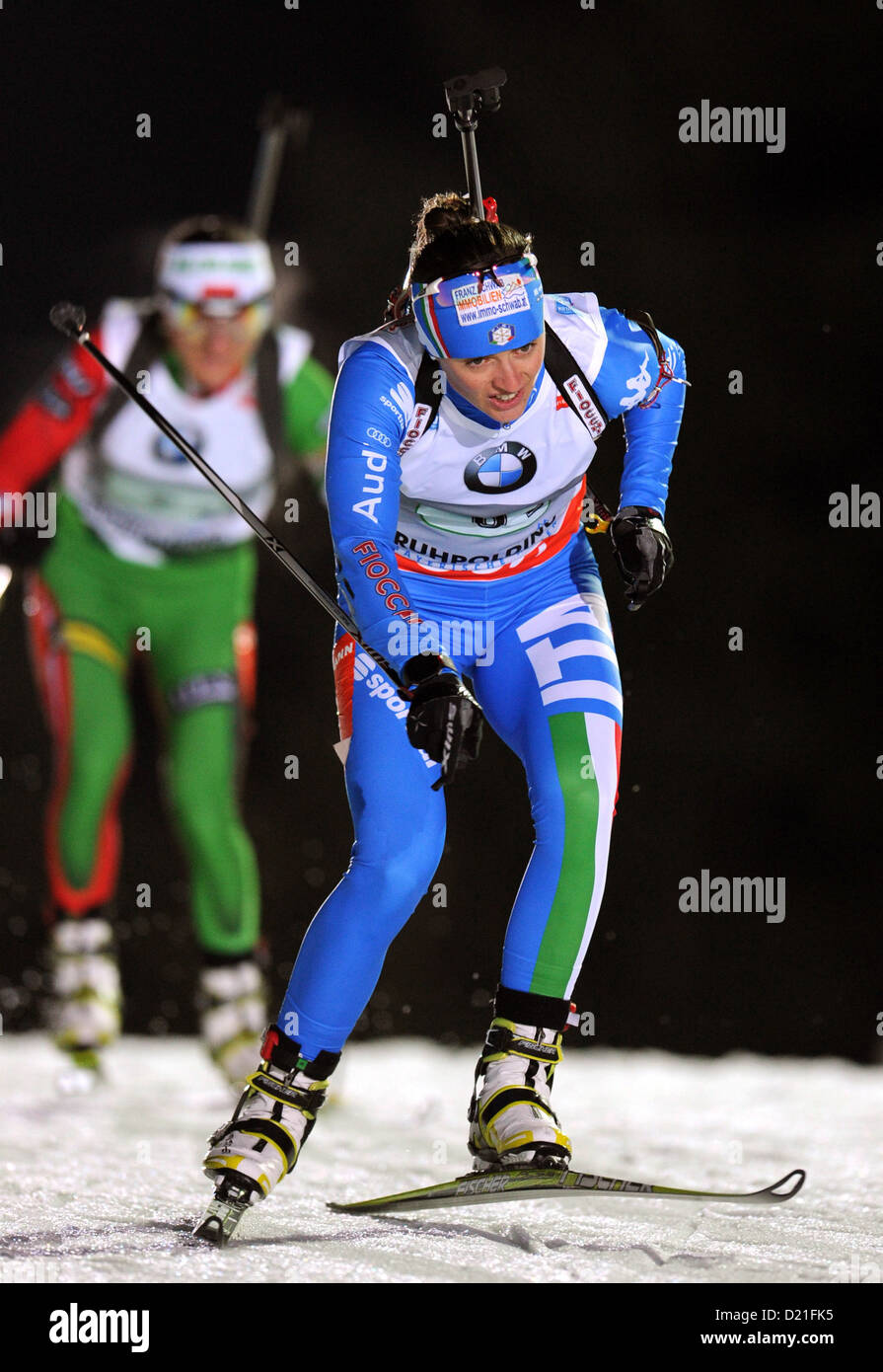 Italienische Biathletin Karin Oberhofer in Aktion während der Frauen Staffellauf bei der Biathlon-Weltcup in der Chiemgau Arena in Ruhpolding, Deutschland, 9. Januar 2013. Foto: Tobias Hase Stockfoto