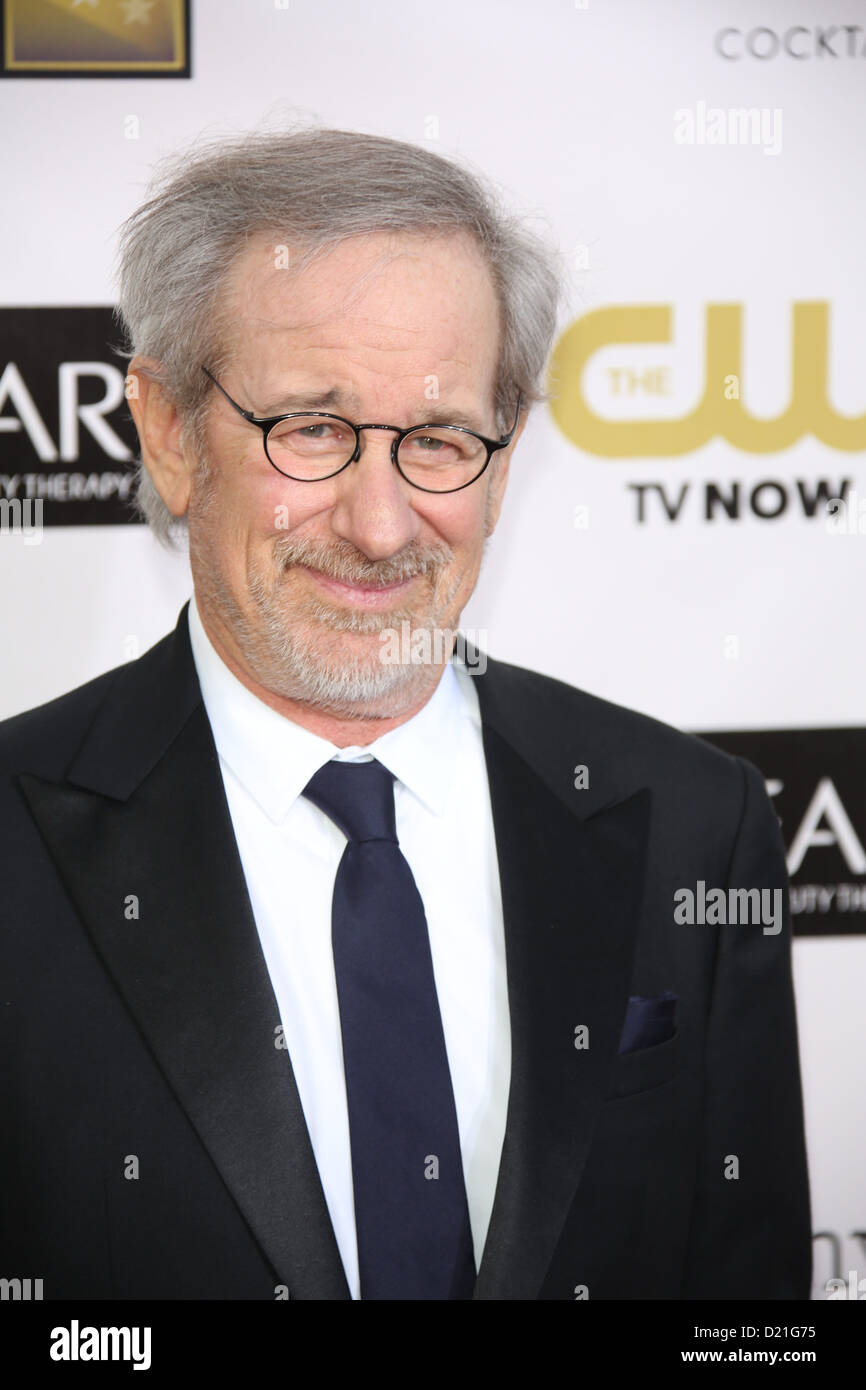 Regisseur Steven Spielberg kommt bei der 18. jährliche Kritiker Choice Awards auf der Barker-Aufhänger in Santa Monica, USA, im 10. Januar 2013. Foto: Hubert Boesl/dpa Stockfoto