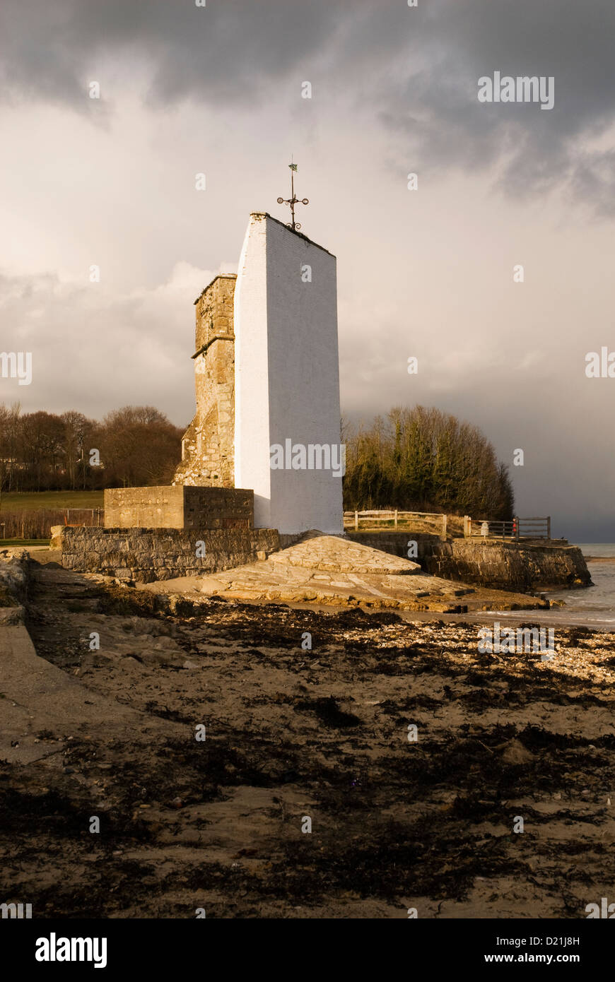 Der alte Kirchturm auf St. Helena auf der Isle Of Wight. Der Ausgangspunkt für Lord Nelsons letzte Reise Stockfoto