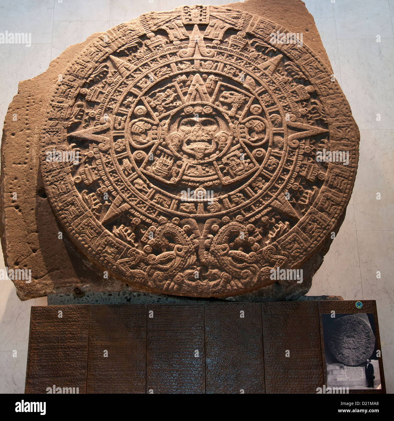 Museo Nacional De Antrolopogia in Mexiko-Stadt DF - aztekische Kalender Sonnenstein Stockfoto