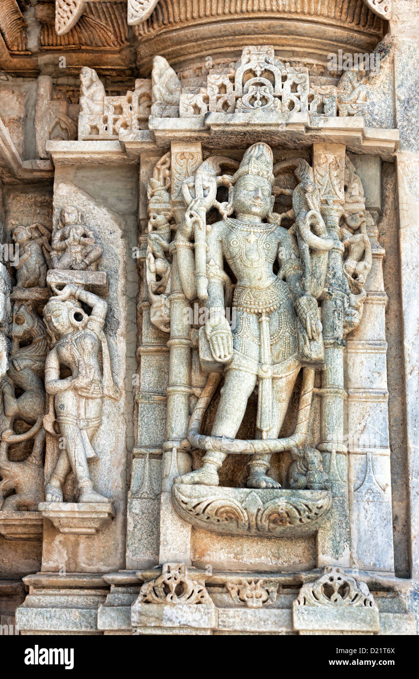 Antike Sonnentempel in Ranakpur. Jain Tempel schnitzen. Ranakpur, Rajasthan, Pali Bezirk, Udaipur, Indien. Asien. Stockfoto