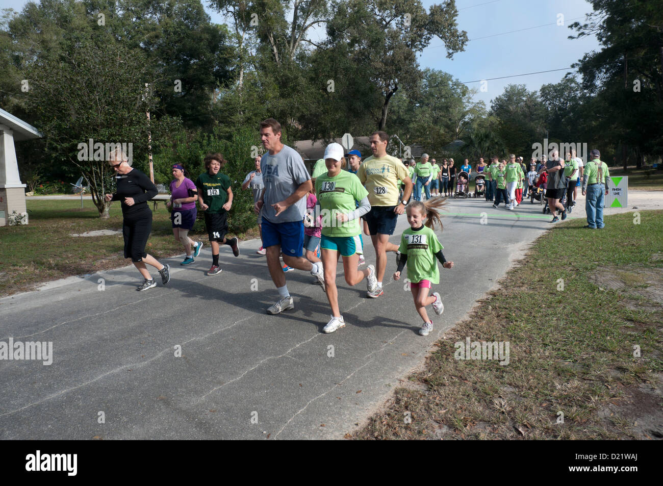 5K run & für Leben-Charity-Rennen für Crossroads Schwangerschaft Center in High Springs Florida gehen. Stockfoto