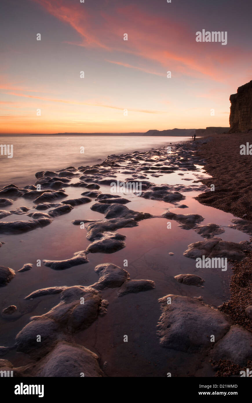 Sonnenuntergang bei Burton Bradstock Strand Dorset UK Stockfoto