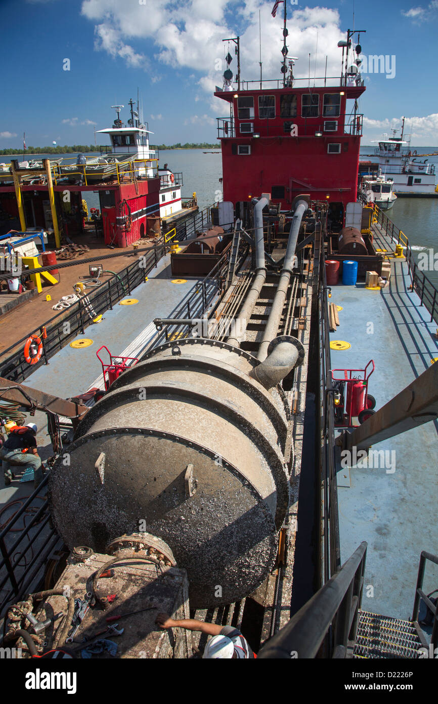 Ein Bagger auf dem Mississippi River im See Hermitage Marsh Schöpfung Projekt verwendet. Stockfoto