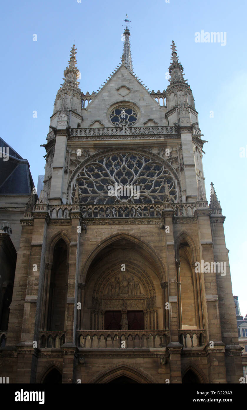 La Sainte-Chapelle (die Heilige Kapelle) ist eine gotische Kapelle auf der Île De La Cité im Herzen von Paris, Frankreich. Stockfoto