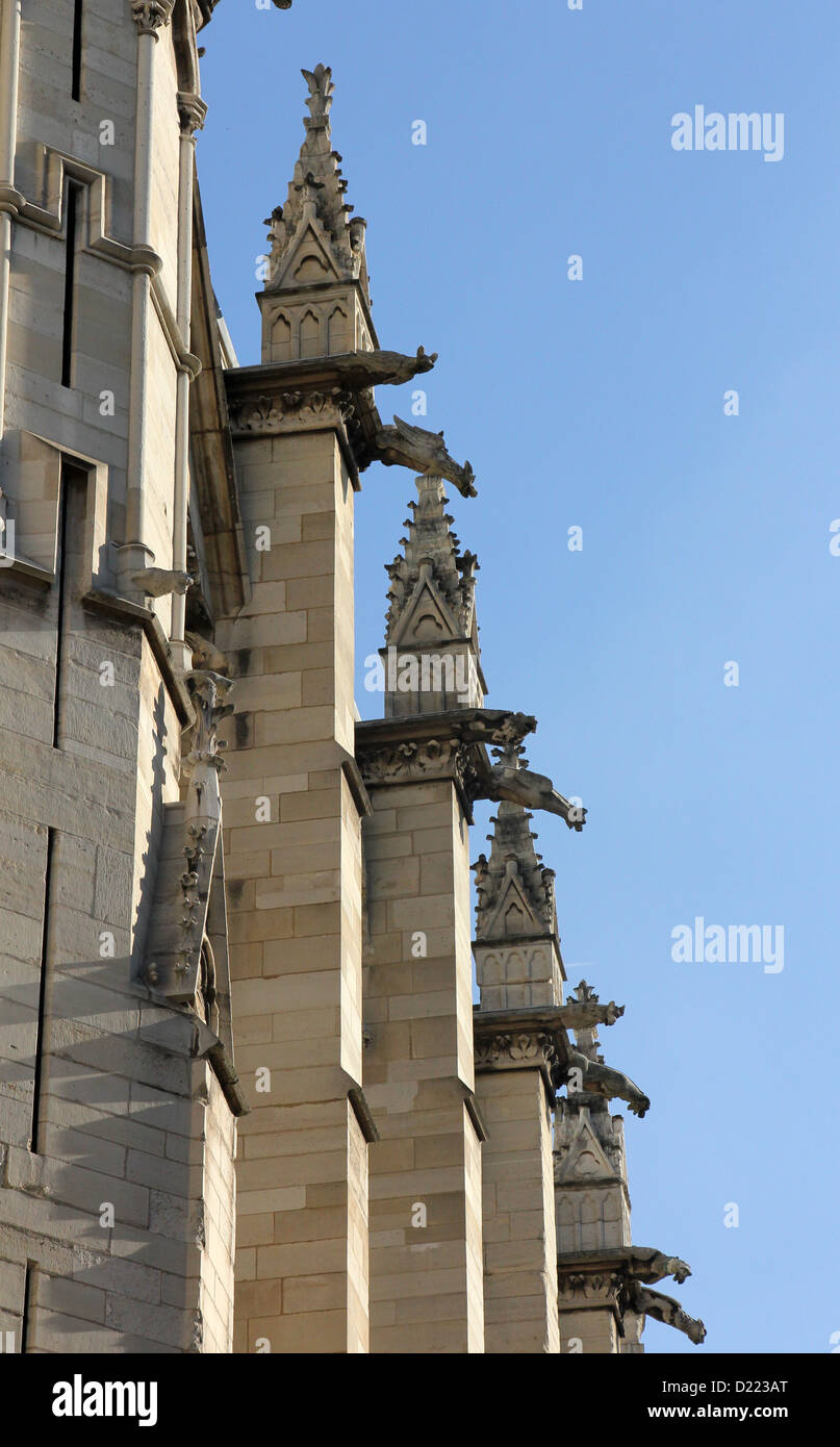 La Sainte-Chapelle (die Heilige Kapelle) ist eine gotische Kapelle auf der Île De La Cité im Herzen von Paris, Frankreich. Stockfoto