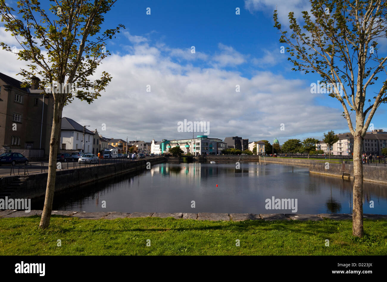 Beiliegende Dock aus dem Fluss Corrib in der Nähe von Claddagh Quay, Stadt Galway, Irland Stockfoto