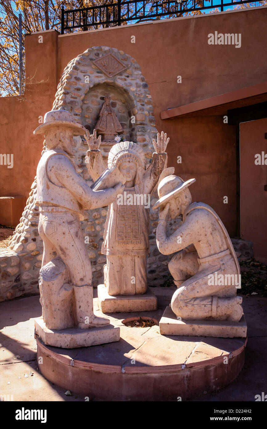 Statue der Umstellung auf Catholasism am Santuario de Chimayo New Mexiko Stockfoto