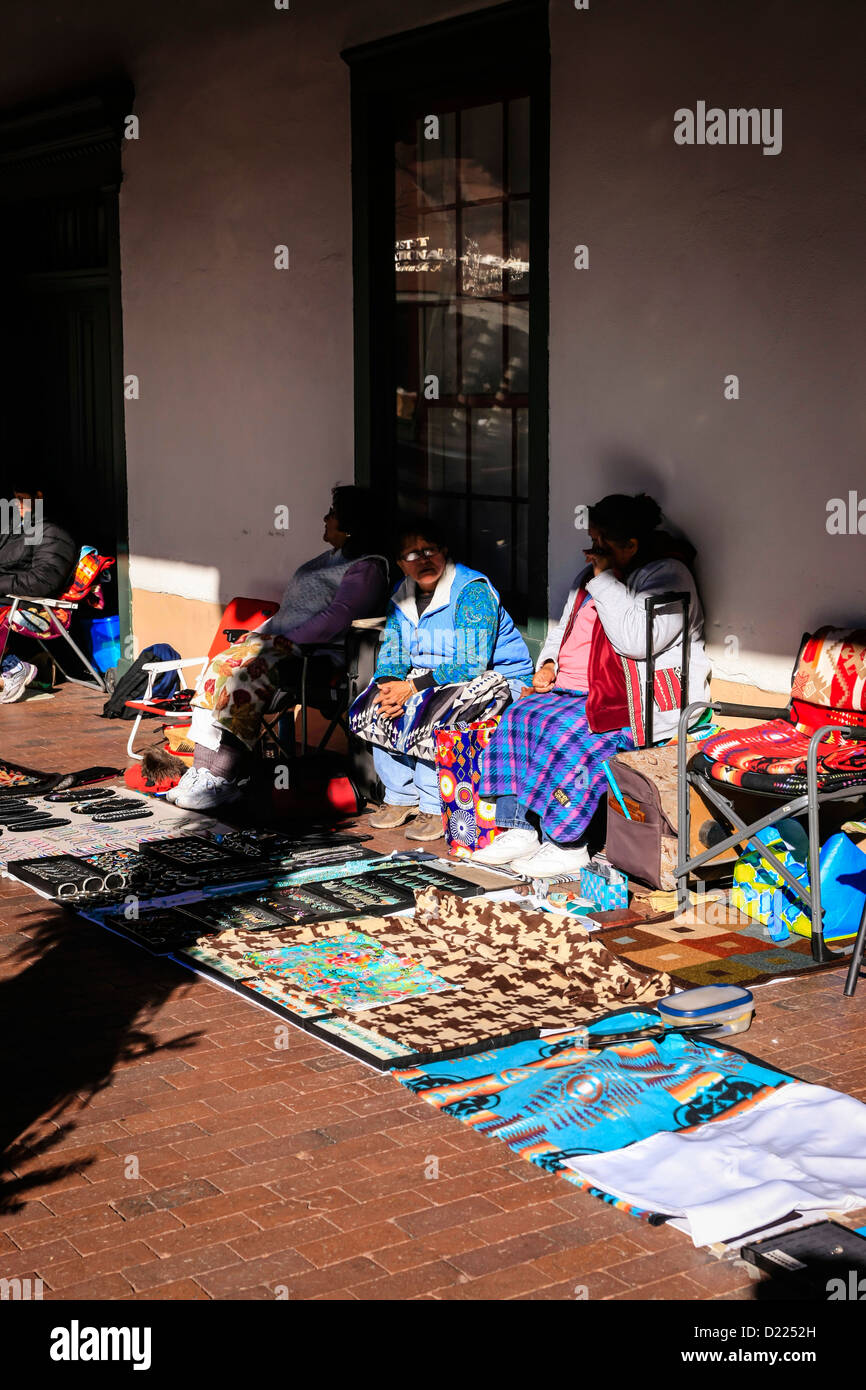 Native American Apache Kunstmarkt in Santa Fe New Mexico Stockfoto