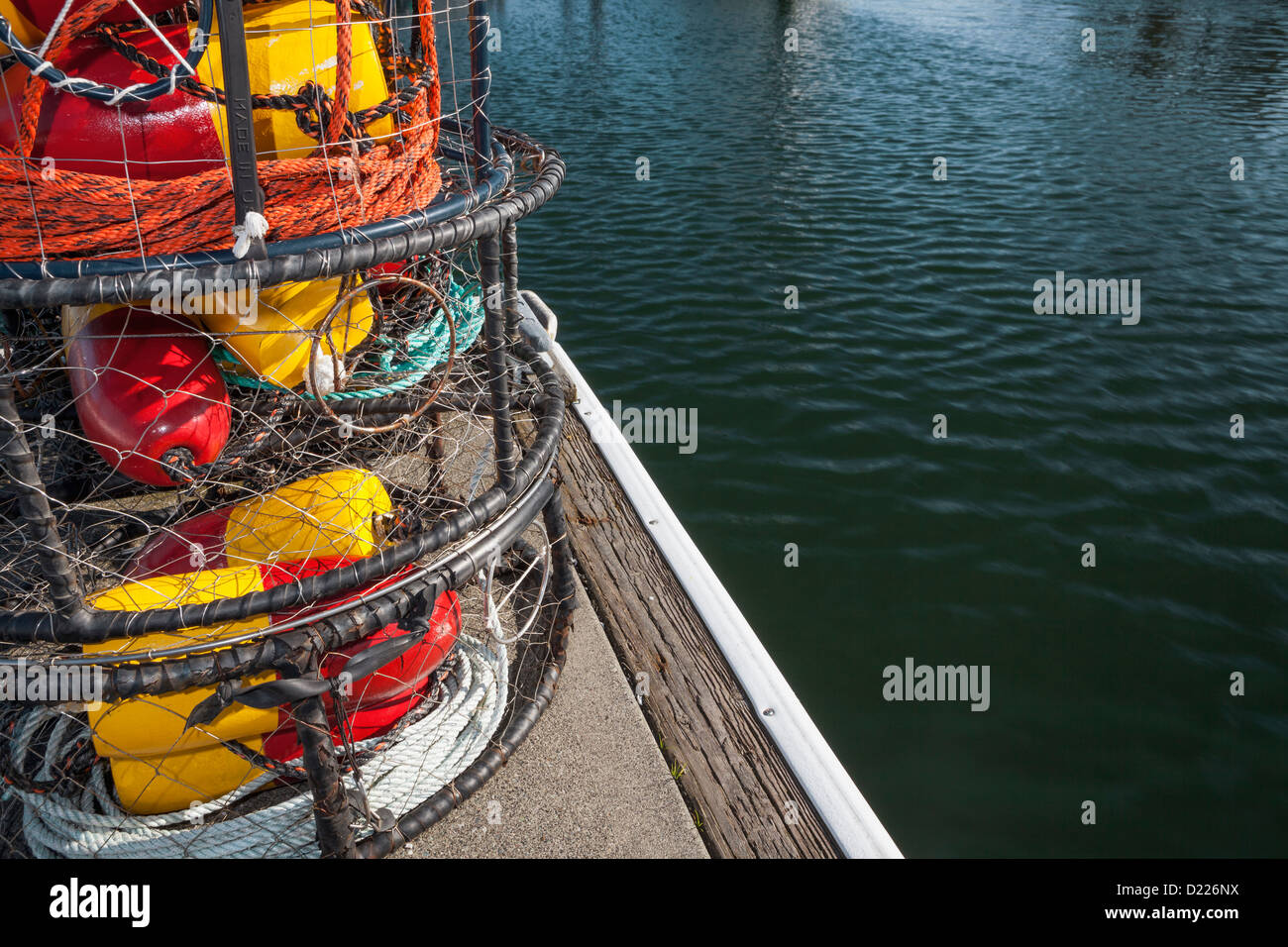 Stapel von Töpfe für den Fang von Krebsen, Charleston Marina, Oregon Stockfoto