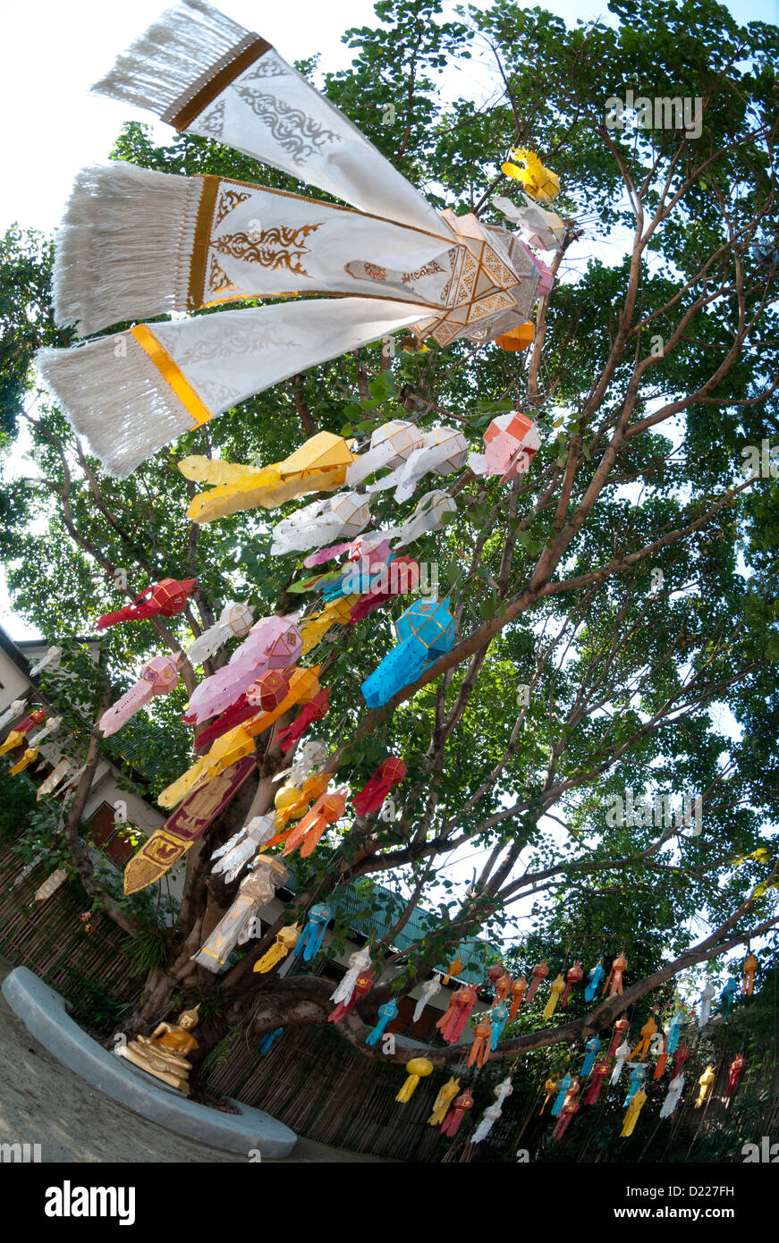 Lanna Fahnen auf Wat Phan Tao in Chiang Mai Stockfoto