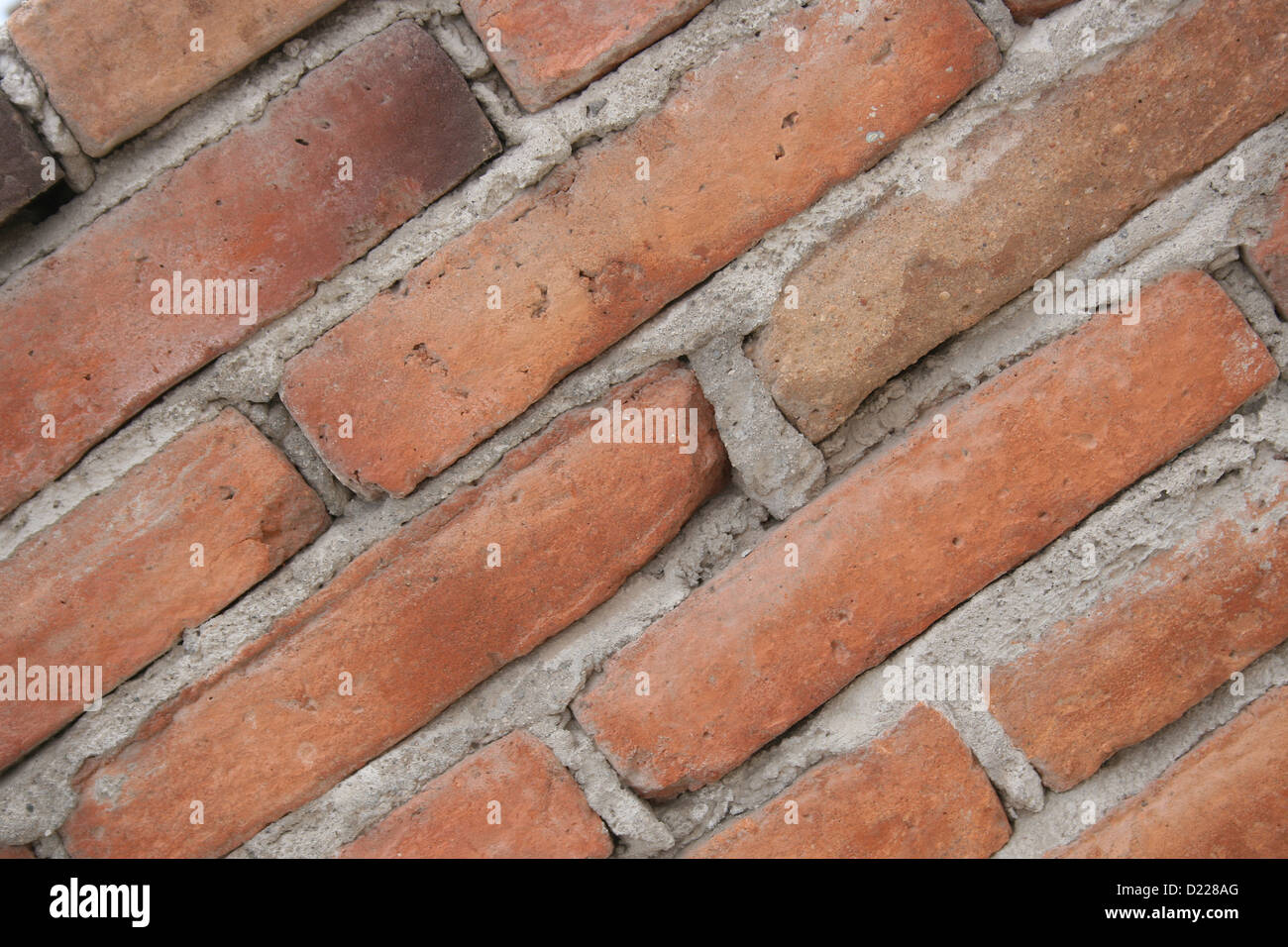 Lehmziegeln sind verbunden mit Mörtel in einer Mauer in einem Gebäude in Cotacachi, Ecuador Stockfoto
