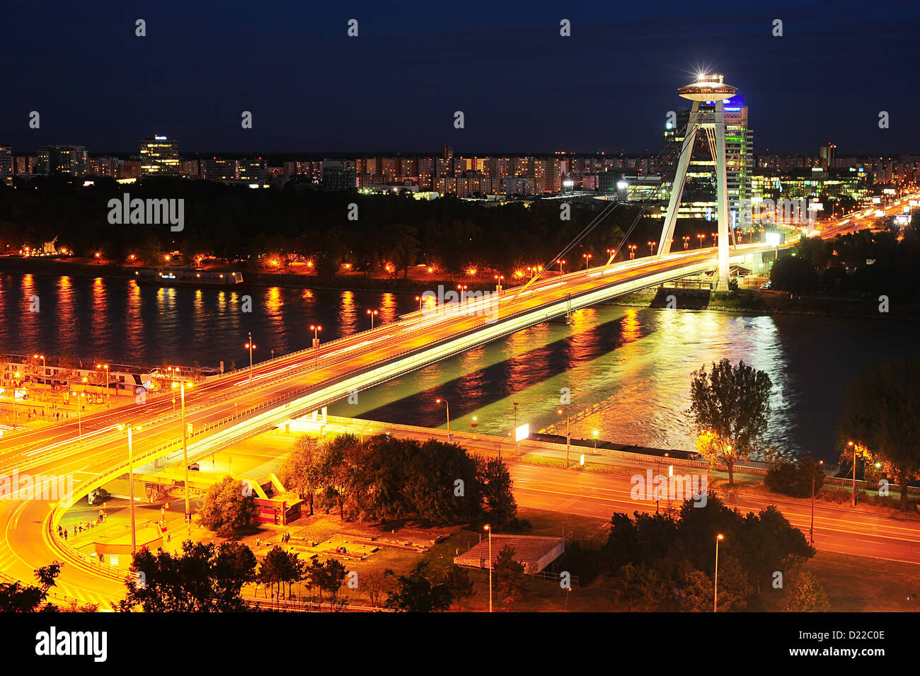 Die meisten Slovenskeho Narodneho Aufstandes. Brücke der slowakischen nationalen Aufstandes in Bratislava, Slowakei. Stockfoto