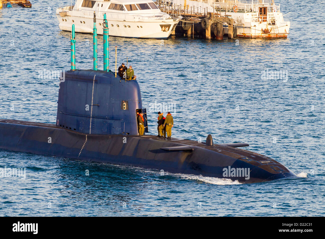 U-Boot an der Oberfläche Hafen verlassen. Haifa, Israel Stockfoto