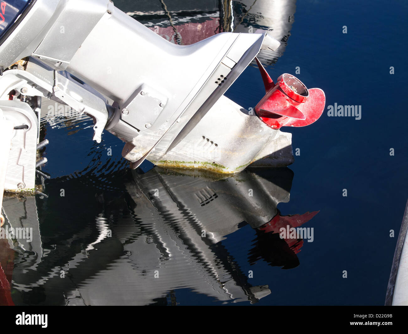 Boot Propeller und Reflexion über das Meer Stockfoto