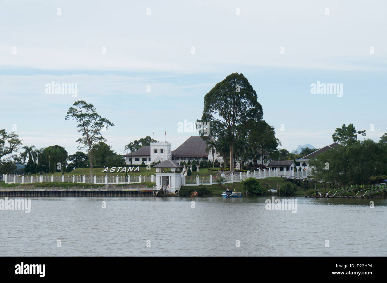 Astana-Palast in Kuching, Sarawak, gegenüber Kuching Waterfront, offizielle Residenz des Gouverneurs von Sarawak Stockfoto