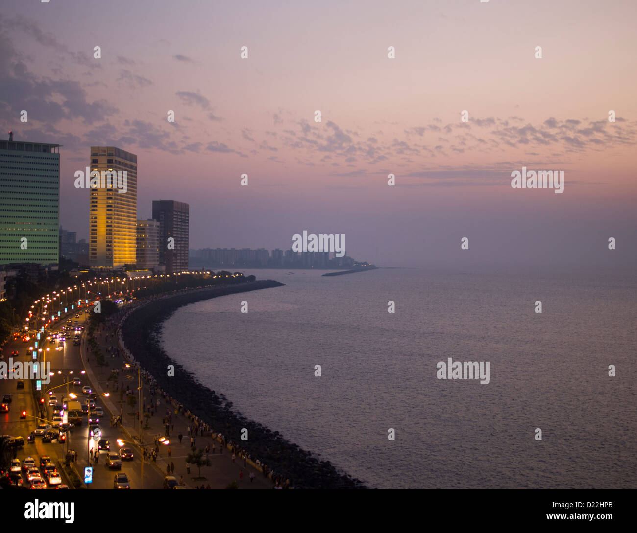 Marine Drive und Nariman Point in der Abenddämmerung Mumbai Indien Stockfoto