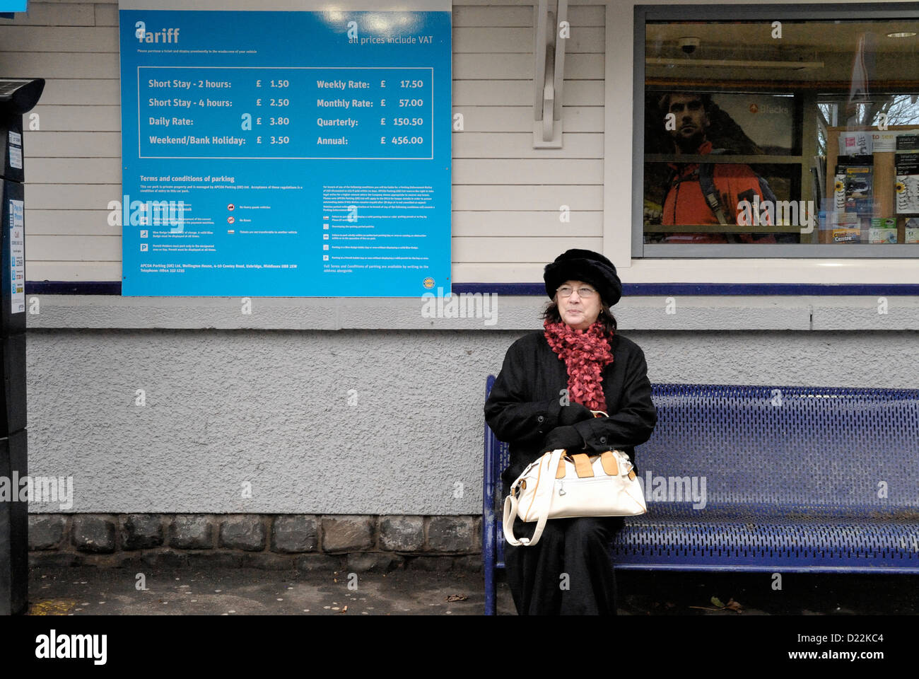 Warten auf einen Zug am Bahnhof von Windermere Stockfoto