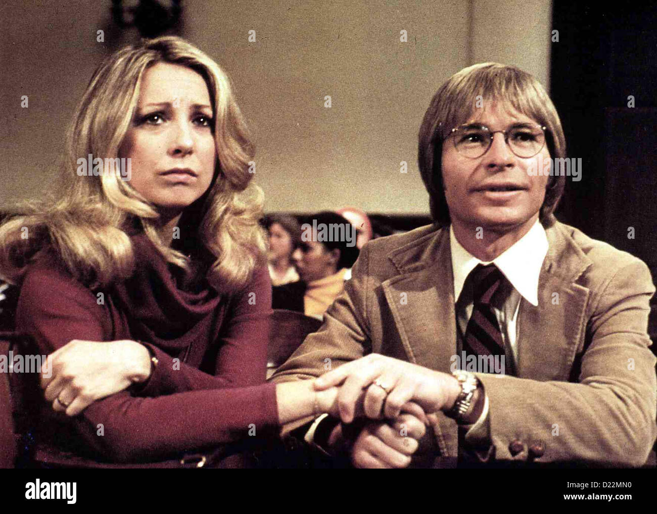 Oh Gott Oh Gott!  Teri Garr, John Denver Jerry Landers (John Denver) Arbeitet in Einem Lebensmittelmarkt. Eines Tages Wird er Stockfoto