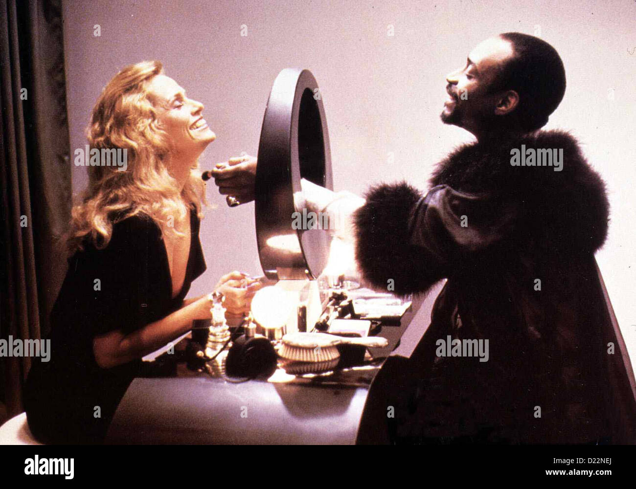 Einmal Beissen Bitte einmal gebissen Lauren Hutton, Cleavon wenig sterben Vampirlady (Lauren Hutton) Geschäftführer Dringend Das Blut einer Stockfoto