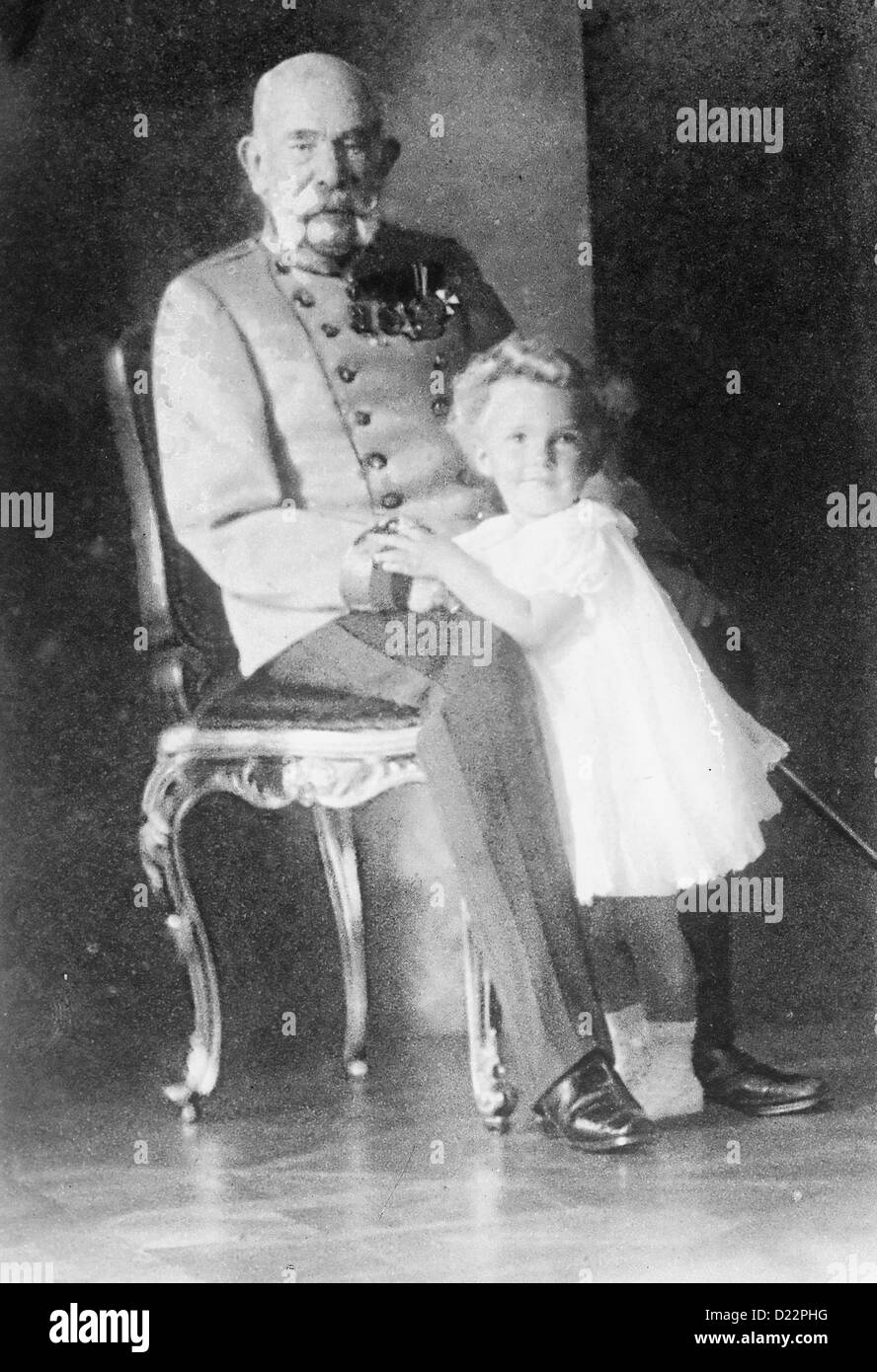 Kaiser Franz Josef und Erzherzog Franz Joseph Otto (2d Erbe zum Thron), ca. 1913 Stockfoto