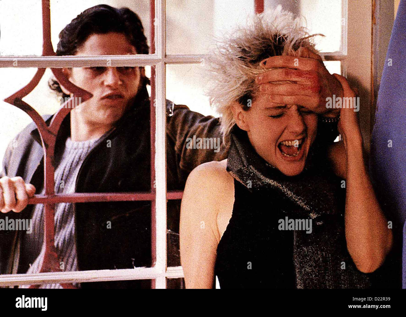 Energiekonzernen Hölle L.A.  Sie Grenzen Jeff Kober, Jenny Wright Drogendealer Roy (Jeff Kober) Bedroht Dizz (Jenny Wright). Lokale Stockfoto