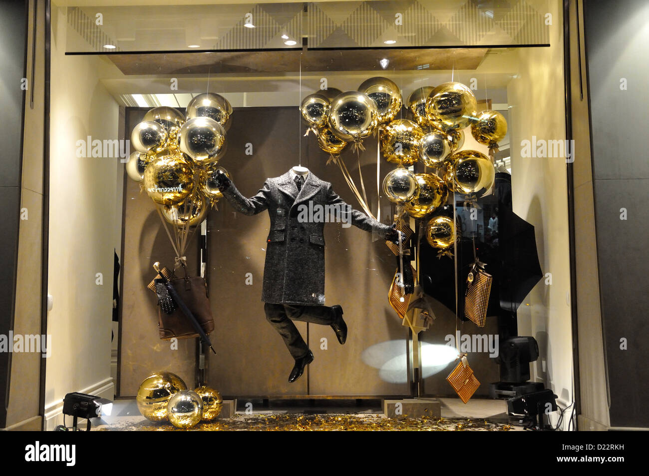 Schaufenster dekoriert für Weihnachten, Knightsbridge, London Stockfoto