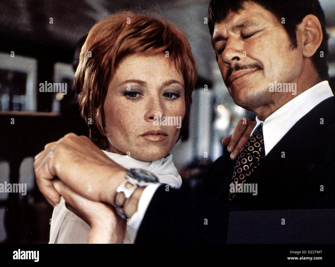 Der Aus Dem Regen Kam Passager De La Pluie, Le Marlene Jobert, Charles Bronson In Notwehr Erschiesst Mellie (Marlene Jobert) Stockfoto