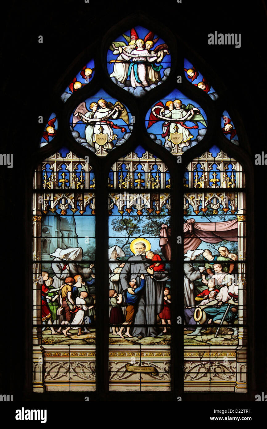 Saint Vincent de Paul zusammen mit den Vinzentinerinnen verlassene Kinder, Glasmalerei, Kirche Saint Severin, Paris Stockfoto
