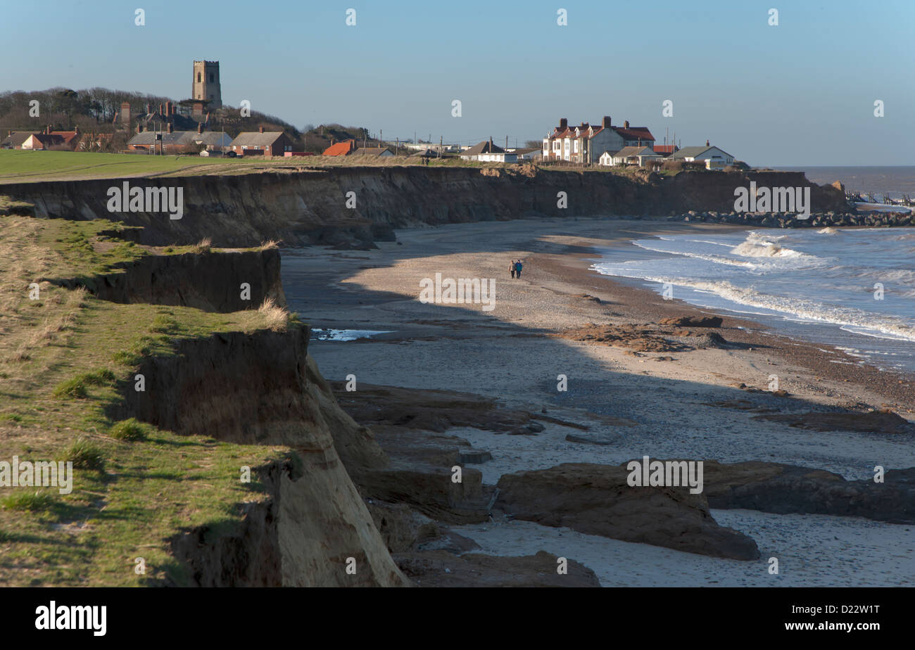 Häuser am Rande des Coastal erosian bei Happisburgh Norfolk UK Stockfoto