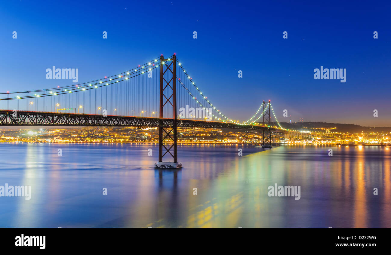 Die 25 de Abril Brücke in Lissabon, Portugal Stockfoto