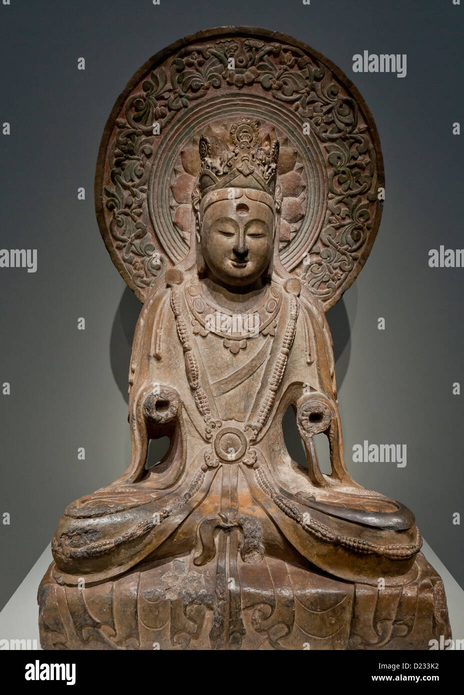 Kalkstein-Bodhisattva-Skulptur aus China, nördlichen Qi-Dynastie, 550 n. Chr. Stockfoto