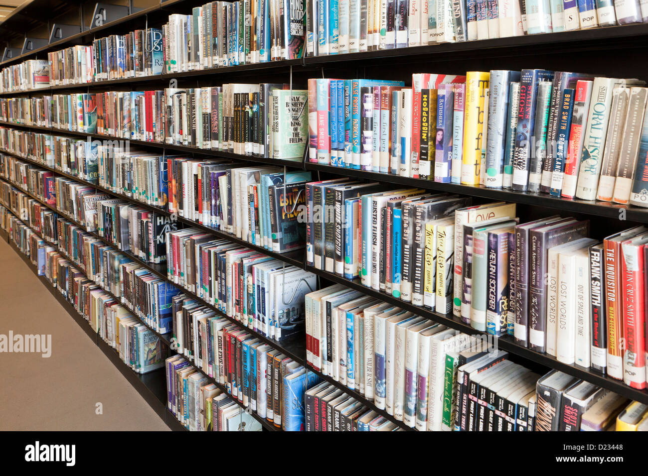 Bibliothek Regale voller Bücher USA Stockfoto