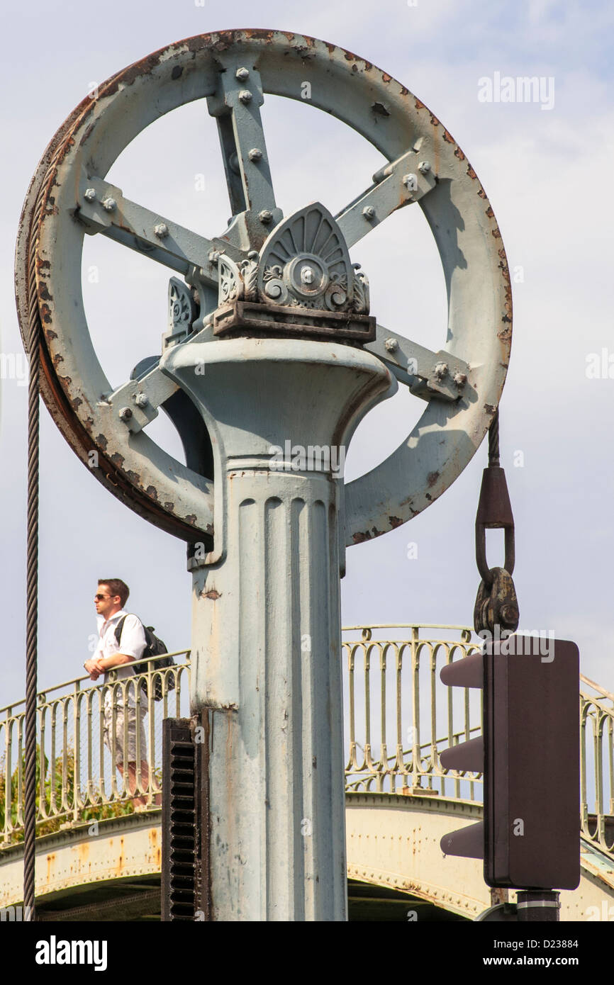 Paris Frankreich Europa, Detail der Brücke Aufzug neben dem Fluss Stockfoto